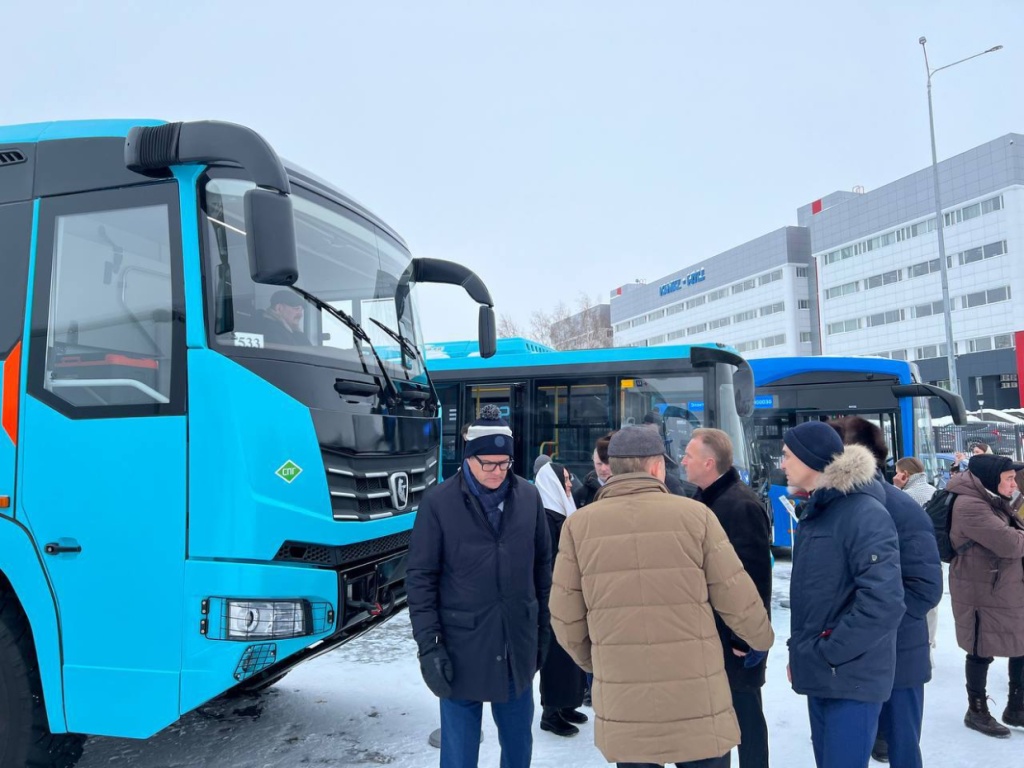 Игорь Шувалов на презентации электробуса КАМАЗ-6282 с ночной зарядкой Игорь Шувалов на презентации электробуса КАМАЗ-6282 с ночной зарядкой