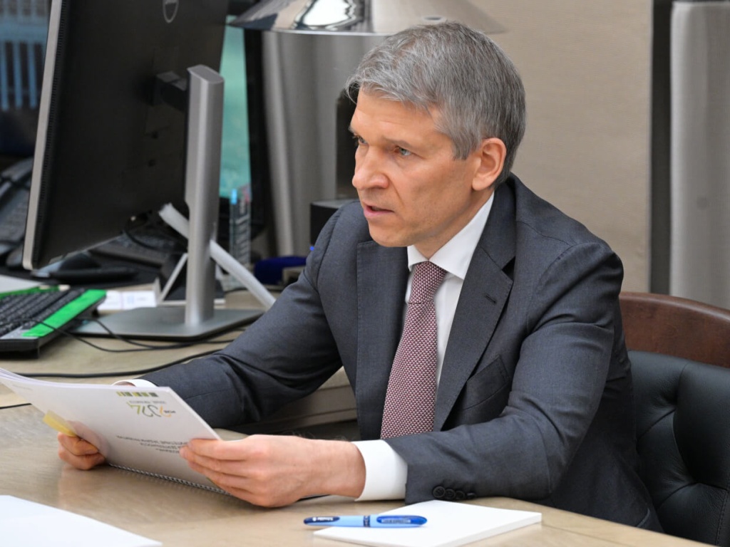 Листов Борис Павлович во время рабочей встречи Листов Борис Павлович во время рабочей встречи