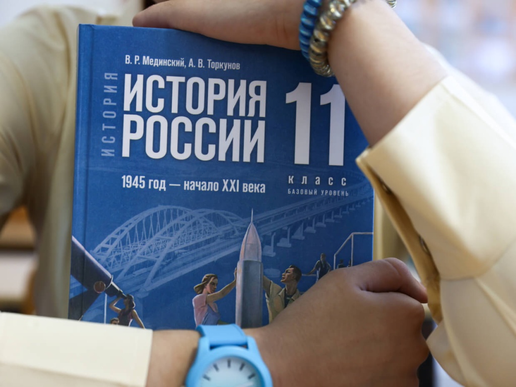Дмитрий Чернышенко: «Карьера в науке должна стать столь же популярной, как и в других отраслях» Дмитрий Чернышенко: «Карьера в науке должна стать столь же популярной, как и в других отраслях»