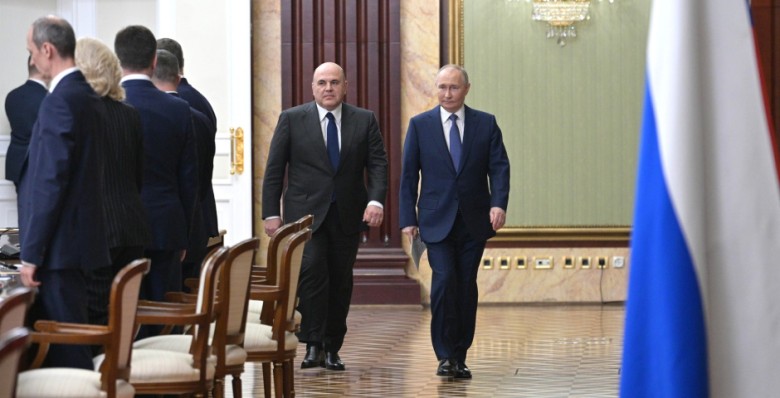 Владимир Путин поблагодарил за работу уходящий состав правительства
