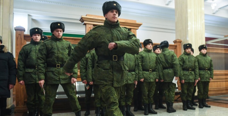 Военкоматы в Москве начали ставить 17-летних на учет автоматически