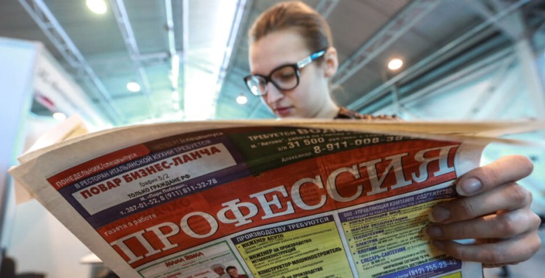 Половина родителей в РФ считают, что подростки могут начинать работать