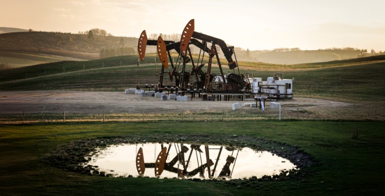 Снижение добычи нефти увеличило доходы страны