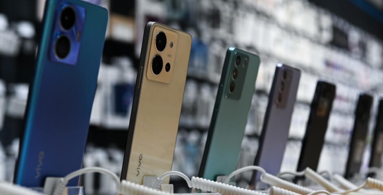 IDC улучшила прогноз мировых поставок смартфонов на фоне гонки ИИ