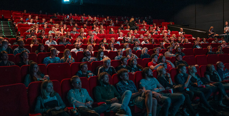 Кинопрокатчики в России сообщили о массовом переносе зарубежных премьер