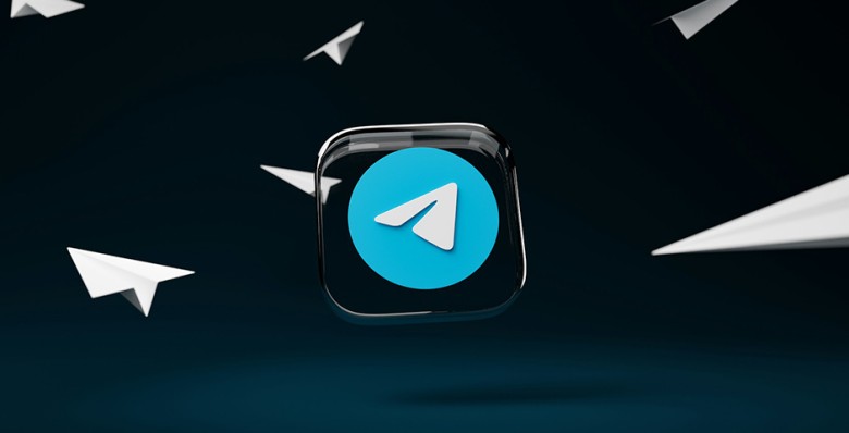 Дмитрий Песков назвал Telegram главным источником информации в России