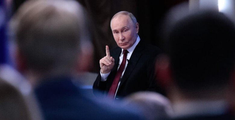 Владимир Путин призвал думать о правах женщин при дискуссии об абортах