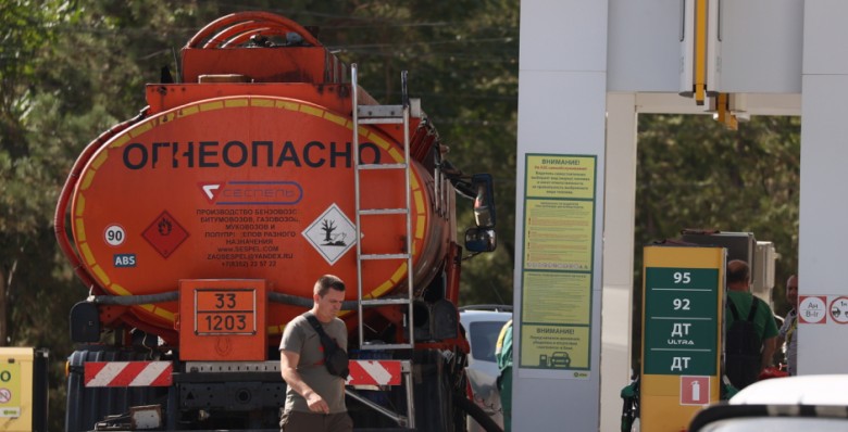 Правительство прорабатывает временную приостановку запрета на экспорт бензина