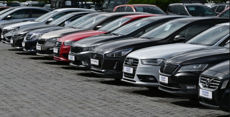 Продажи подержанных авто возрастом до трех лет в РФ в 2024 году упали на 25%