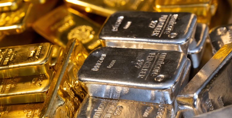 Золото обновило исторический максимум, подорожав до $2286,4