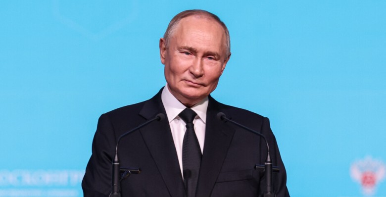 Владимир Путин анонсировал более справедливые зарплаты бюджетников в 2025 году