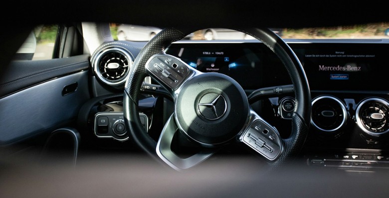 Stellantis и Mercedes-Benz отозвали финансовые прогнозы на год из-за пошлин США