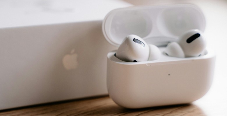 Apple планирует внедрить в AirPods функцию перевода в реальном времени