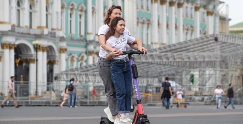 Самокат не выдержит двоих
