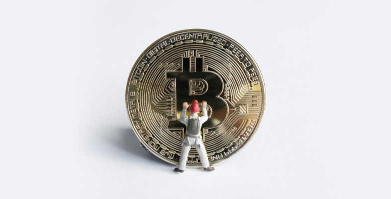 После запуска спотовых ETF на биткоин его цена обвалилась на 20%
