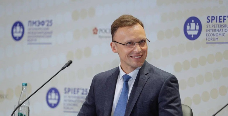 ВЭБ: навыки работы с цифровыми продуктами и нейросетью повышают эффективность труда
