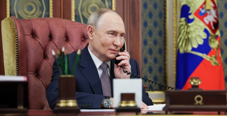 Телефонный разговор Владимира Путина и Дональда Трампа начался