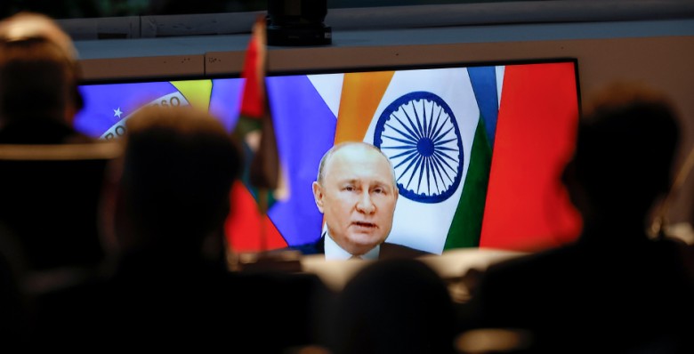 Bloomberg: расширение БРИКС сделает объединение более сильным противовесом G7 и «гегемонии США»