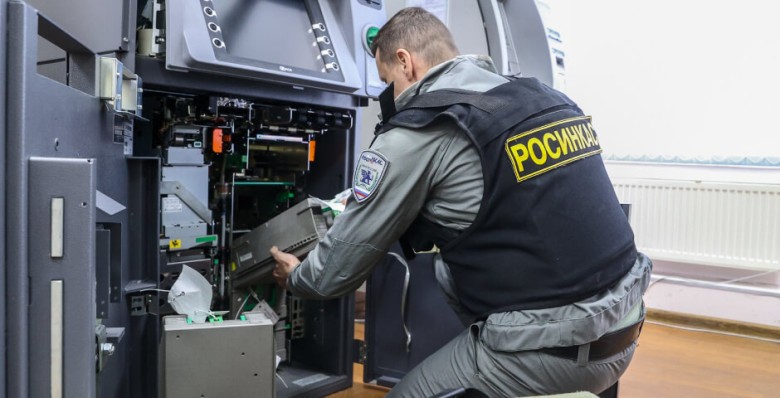 ЦБ возьмет под контроль передвижение наличных