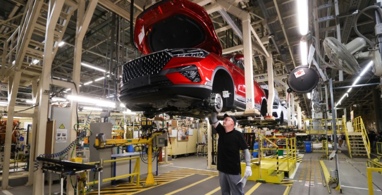Росстат: производство легковых и грузовых автомобилей в России в 2023 г. выросло на 19%, автобусов — на 11%