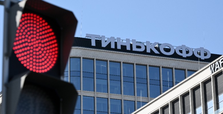 Пользователи пожаловались на сбой в работе Т-Банка, Промсвязьбанка и СБП