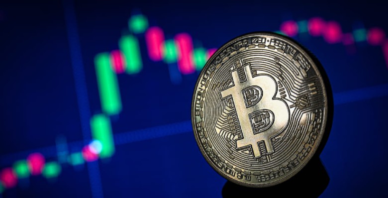 Цена биткоина впервые с июня превысила $71 тыс.