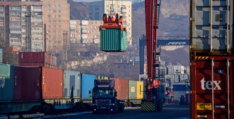 ФТС: российский импорт в I квартале 2024 г. сократился на 9,9%, экспорт — на 2,3%