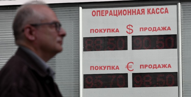 В ВТБ призвали ЦБ активизировать валютные интервенции вместо повышения ставки