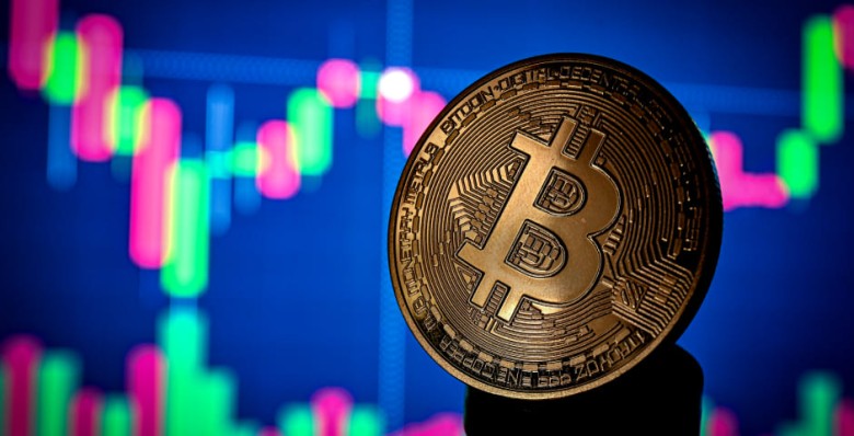Цена биткоина впервые превысила $90 тыс.