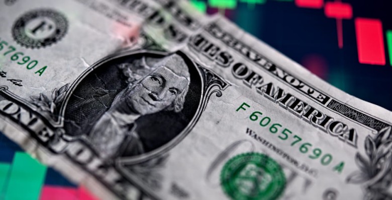 Курс доллара на рынке Forex превысил 103 рубля