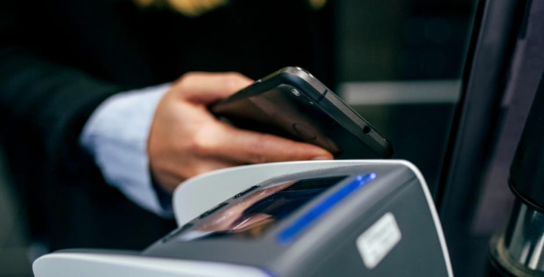 Россияне за девять месяцев оплатили по QR-коду покупки на 2,6 трлн рублей