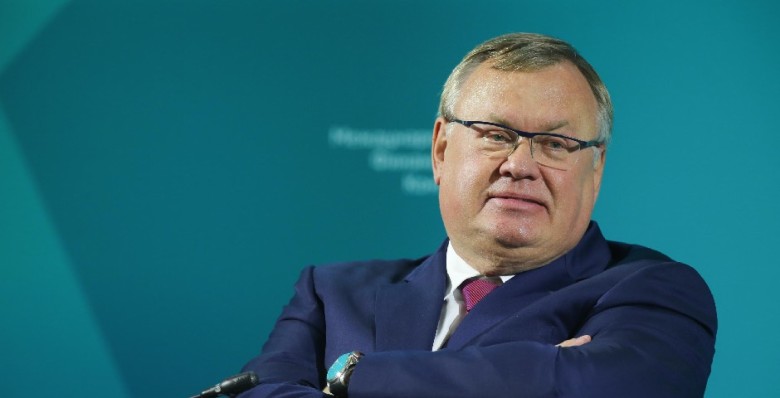 Андрей Костин призвал полностью отказаться от SWIFT