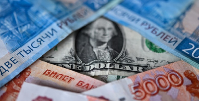 Курс доллара опустился ниже 96 рублей