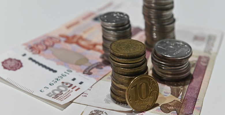 Зарплаты бюджетников проиндексируют на 7,6%