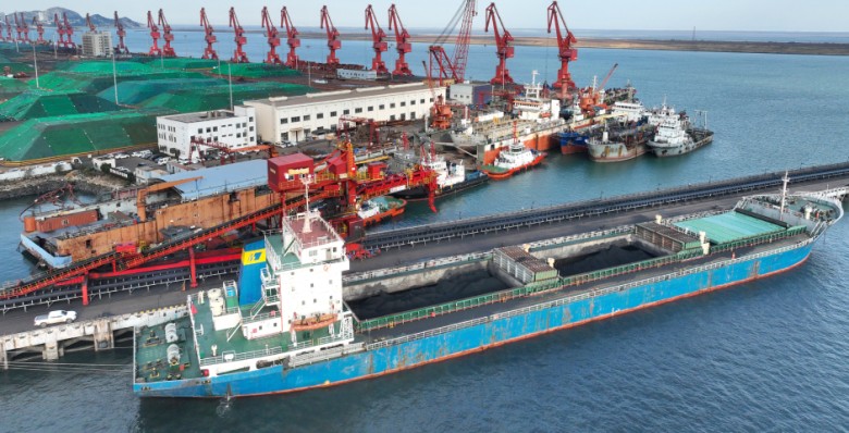 Китай в 2023 г. нарастил импорт угля на 62%, нефти и газа — на 10%