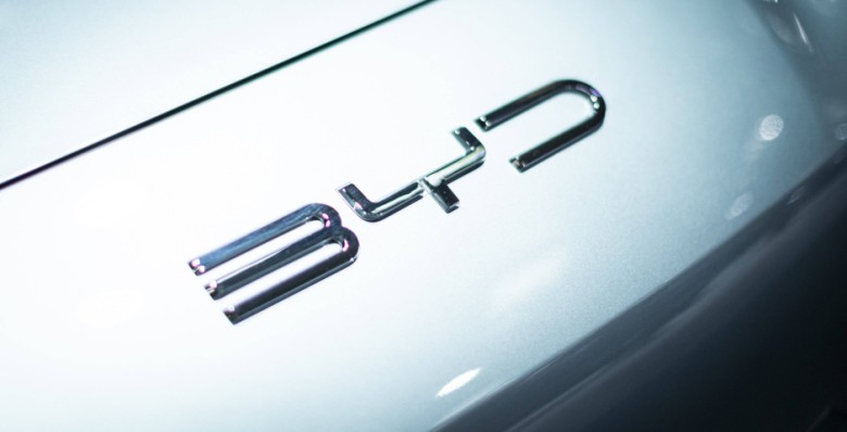 BYD впервые продала более 400 тыс. автомобилей за месяц