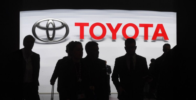 Toyota дает задний ход