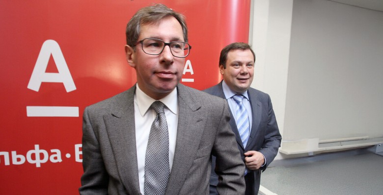 FT узнала о завершении сделки по продаже долей Михаила Фридмана и Петра Авена в Альфа-банке