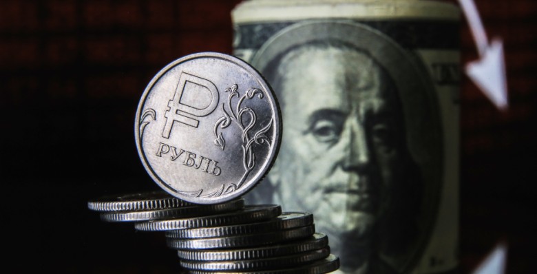 Банк России: Реальный эффективный курс рубля за год снизился на 24,5%