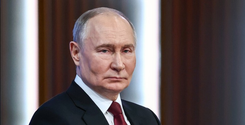 Владимир Путин поручил проиндексировать пенсии и пособия на 9,5%