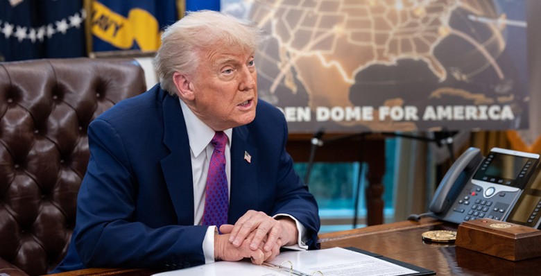 Дональд Трамп призвал производить танки вместо футболок с кроссовками