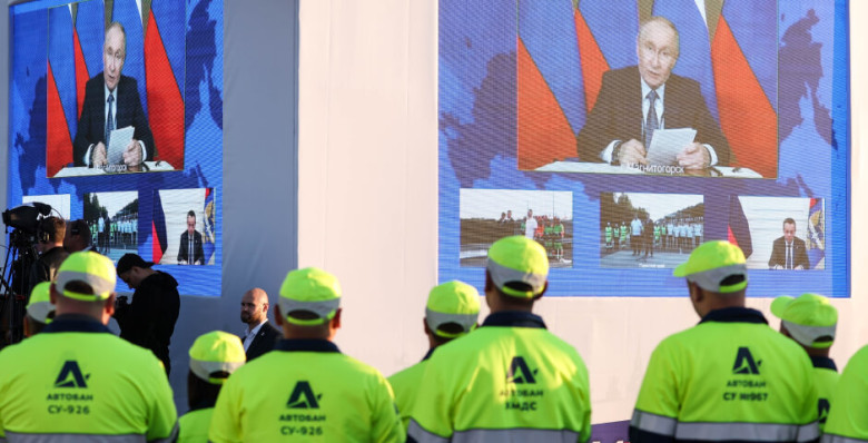 Владимир Путин дал старт движению на новом участке трассы М-12