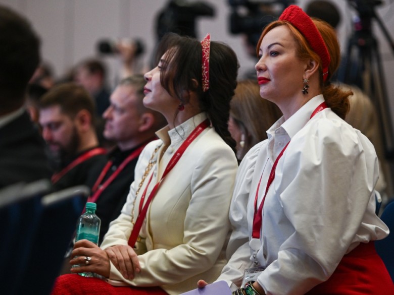 Открывающая сессия мероприятия называлась «Страну меняют люди».