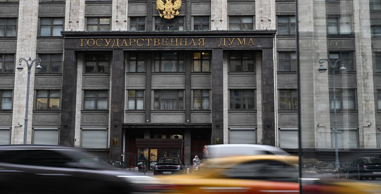 Госдума поддержала обязанность приносить присягу с 14 лет