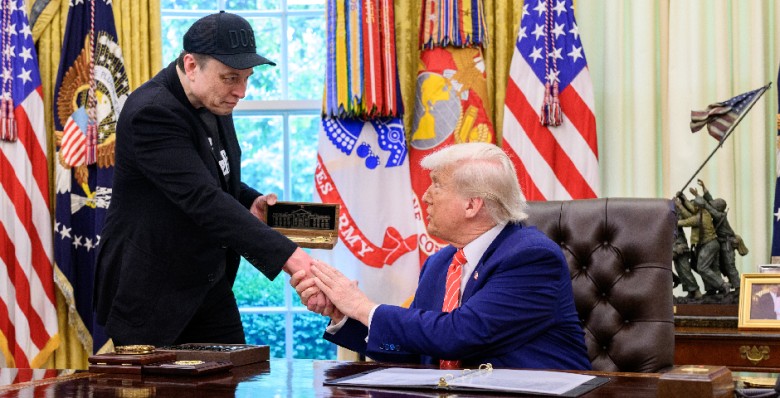 Илон Маск удалил пост о связи Дональда Трампа с делом Джеффри Эпштейна