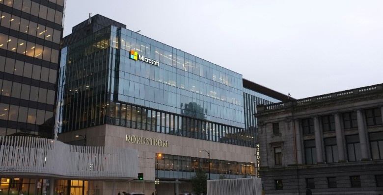 Microsoft стал самой дорогой компанией мира после четырехдневного падения Apple