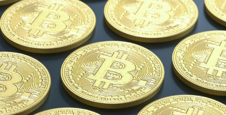 Стоимость биткоина впервые превысила $100 тыс.
