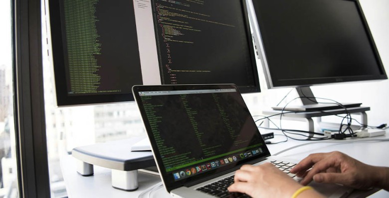 Нехватку IT-специалистов в РФ на ближайшие годы оценили в 1 млн человек