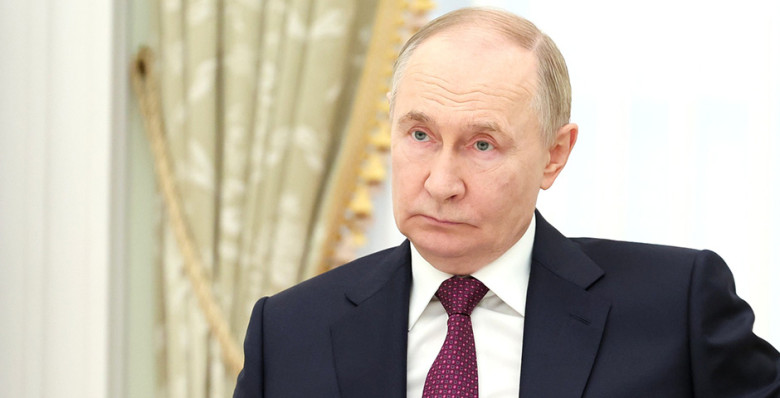 Владимир Путин призвал не затягивать строительство культурных комплексов