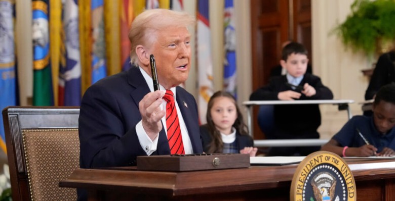 Дональд Трамп начал переговоры о смягчении пошлин с тремя странами